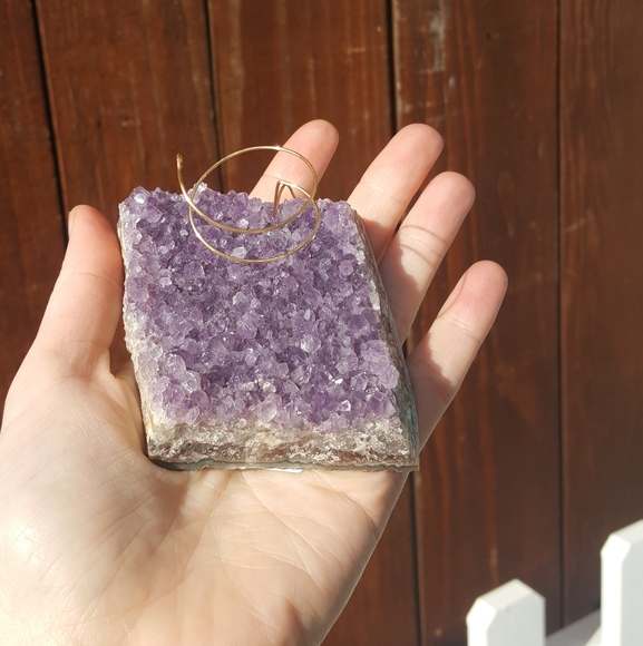 Lovely Amethyst Raw Crystal Decor with Airplant - Picture 2 of 5